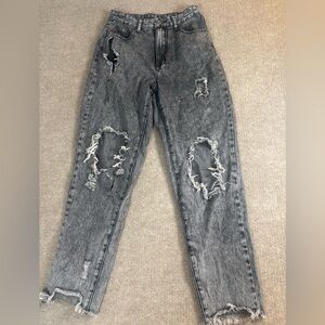 Shein Gray Distressed Mom Jeans
Size: Small / US 4 (Waist: 25”, Inseam: 25.5”)